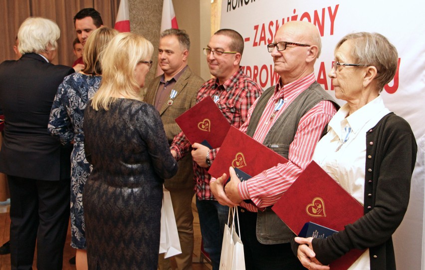 Wczoraj w Grudziądzu 52 osoby odebrały odznakę „Honorowy...