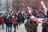 Na placu Solidarności w Szczecinie protestowali przeciwko obowiązkowi szczepień. Manifestacja "Stop segregacji sanitarnej"