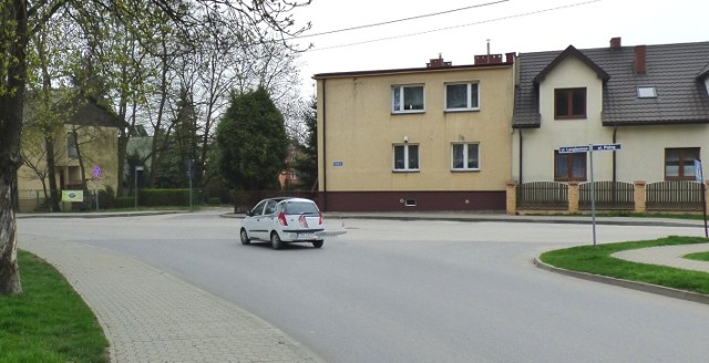 Tak prezentuje się teraz skrzyżowanie ulic: Langiewicza, Polnej  i  Kochanowskiego. Po  modernizacji - zmieni się  nie do poznania.