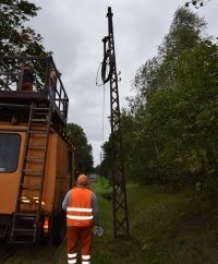 Ukradł trakcję tramwajową, sprzedał na skupie złomu i pojechał za to na urlop...