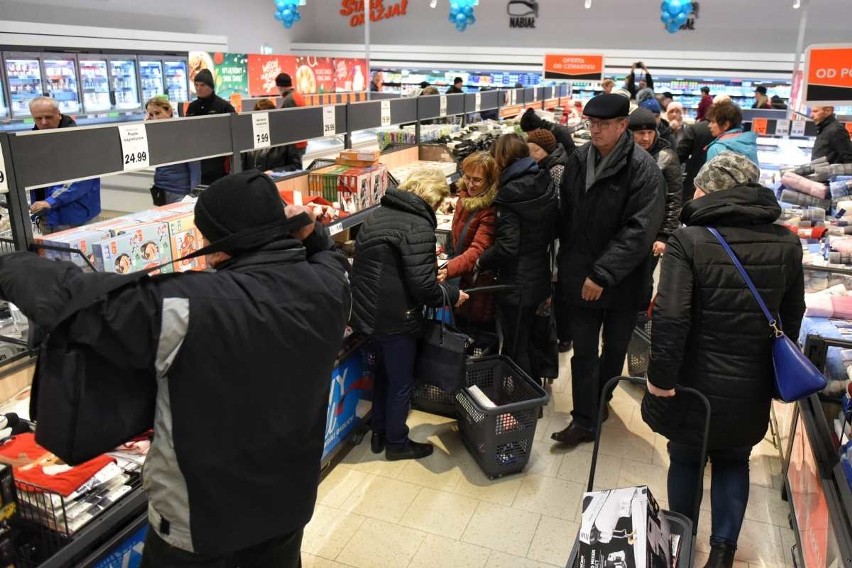 Nowy Lidl w Poznaniu już działa. Sklep przy ul. Dymka 212 w...