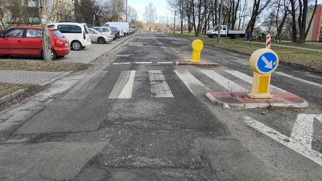 Tak wyglądają dziś ulice Młodych i Podlesie w Dąbrowie Górniczej Zobacz kolejne zdjęcia/plansze. Przesuwaj zdjęcia w prawo - naciśnij strzałkę lub przycisk NASTĘPNE