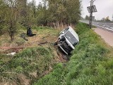 Wypadek na 94 w Bolesławiu. Bus wiozący ludzi miał wypadek. Pięć osób w szpitalu. Były duże utrudnienia