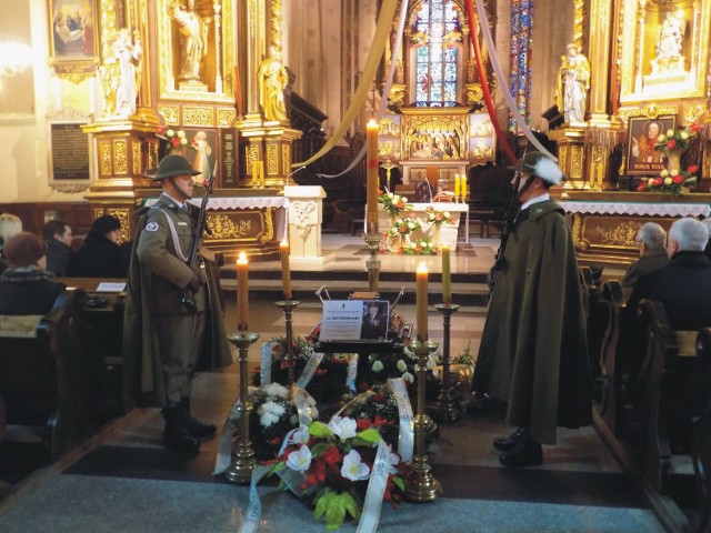 Jan Sokołowski zmarł 20 października, w piątek urnę z jego prochami złożono w rodzinnym grobowcu w Przemyślu.