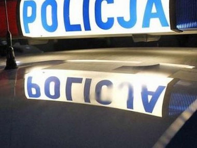 Wczoraj kierowca osobówki uderzył w wiatę przystanku PKS w Słupach Dużych i odjechał z miejsca zdarzenia.