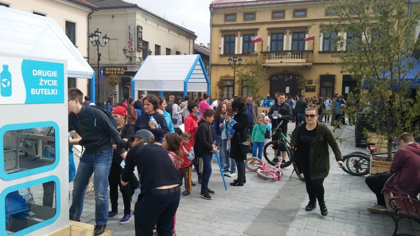 Piknik Po Stronie Natury w Żywcu. Atrakcje na rynku, a w parku sadzenie drzew ZDJĘCIA