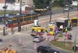 Wypadek na Rydza - Śmigłego i Przybyszewskiego. Potężne bele spadły z ciężarówki i uderzyły kobietę z dzieckiem