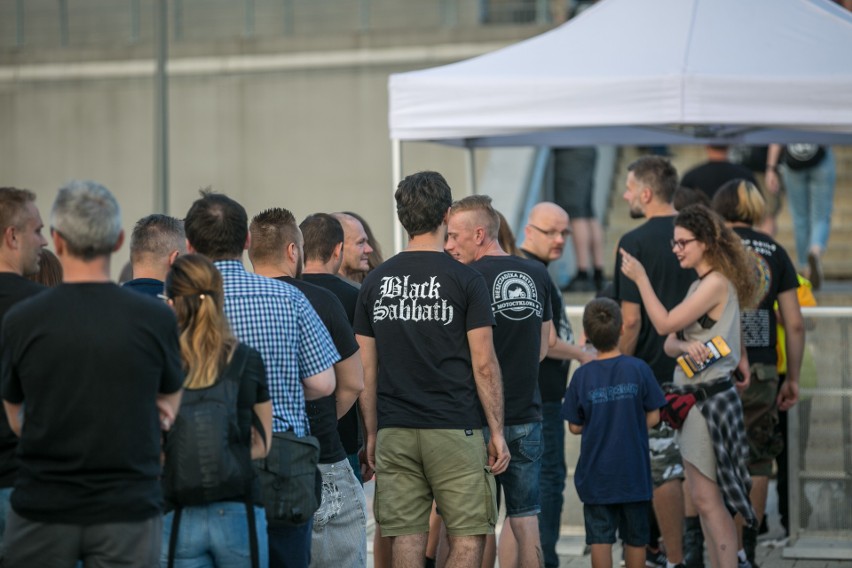 Kraków. Fani przed koncertem Iron Maiden w Tauron Arenie [ZDJĘCIA]