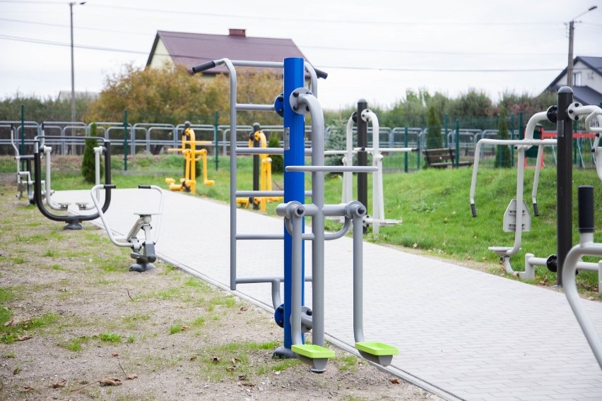 W gminie Przysucha powstały nowe siłownie plenerowe, każdy może na nich ćwiczyć [ZDJĘCIA]