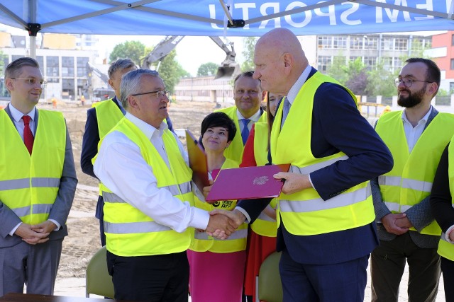 Minister Andrzej Adamczyk (z lewej) i prezydent Michał Zaleski