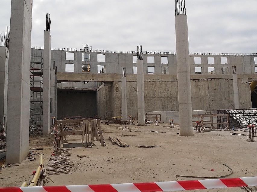 Unikatowe zdjęcia z drążenia tunelu kolejowego Koziny - Łódź Żabieniec. Minister wizytuje budowę, a inwestor zajmuje stanowisko