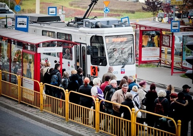 Pomiary polegały na dokładnym liczeniu pasażerów wsiadających i wysiadających na każdym przystanku oraz znajdujących się wewnątrz pojazdu po ruszeniu z przystanku.