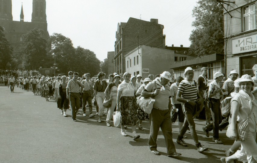 Rybnicka Pielgrzymka na początku lat 90. [ZDJĘCIA ARCHIWALNE]