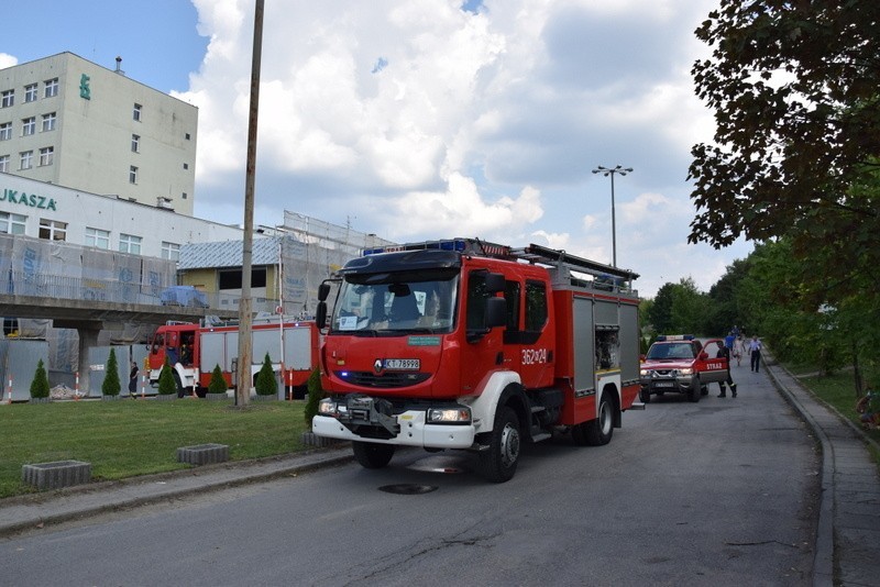 Pożar w szpitalu św. Łukasza w Tarnowie. Trzeba było włączyć zasilanie awaryjne [ZDJĘCIA]