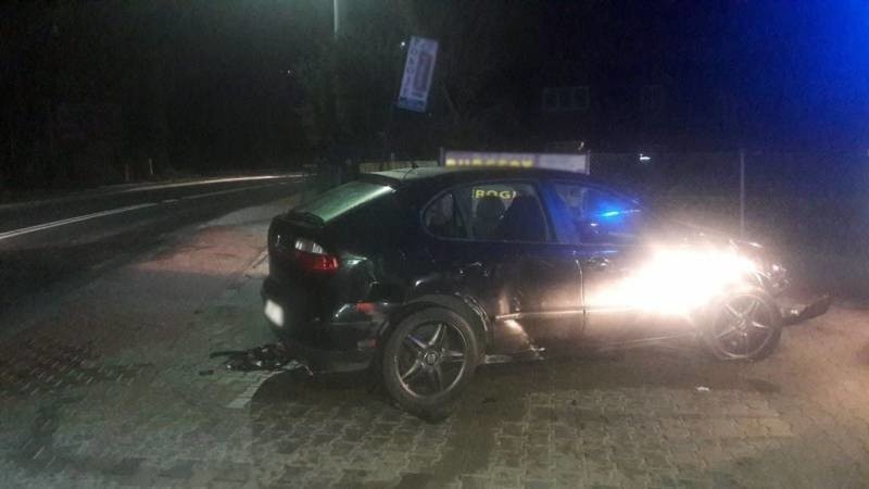 Krynica-Zdrój. Samochód osobowy wypadł z drogi. Na pomoc pospieszyli strażacy