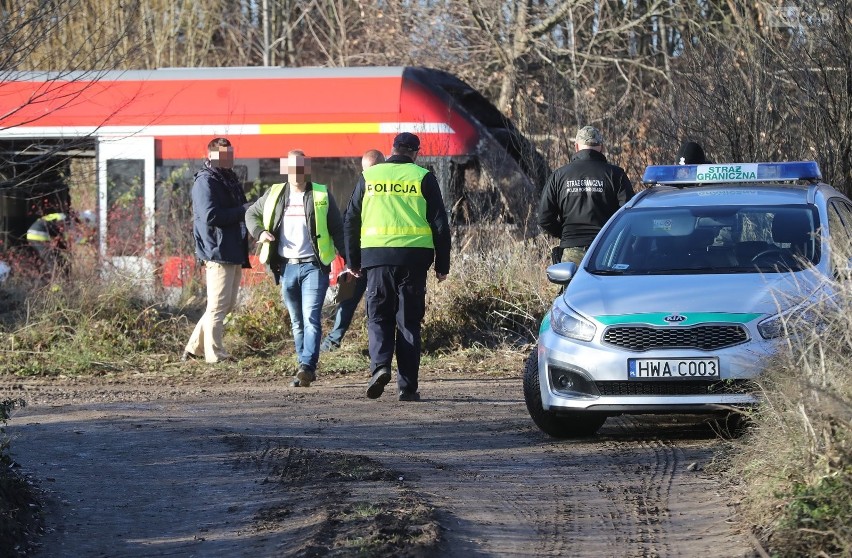 Śmiertelny wypadek w okolicy Kołbaskowa. Nie kursują pociągi [ZDJĘCIA, WIDEO]