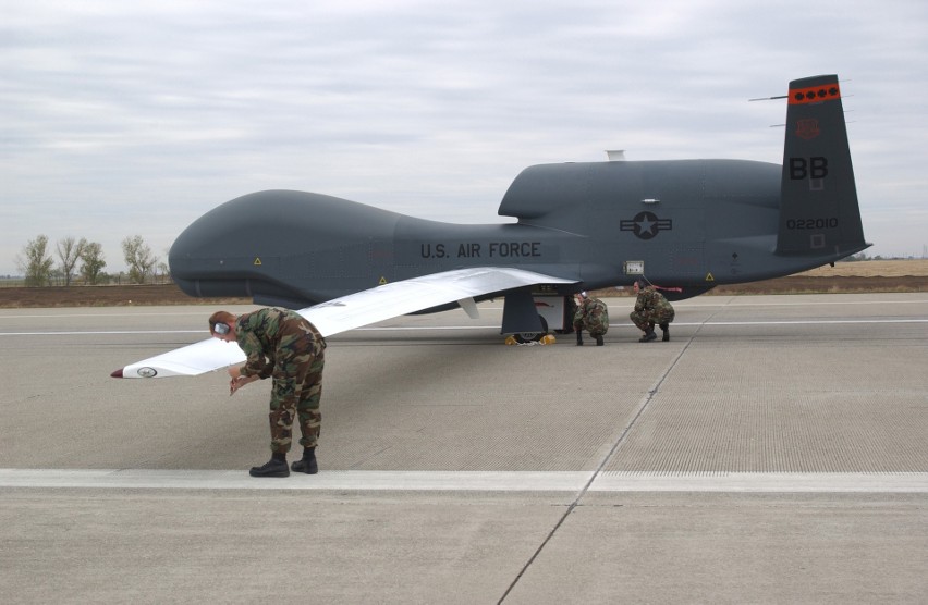 Bezzałogowy, dron rozpoznawczy RQ-4 Global Hawk US Air Force...