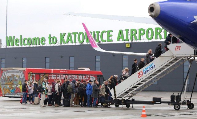 Na katowickim lotnisku im. Wojciech Korfantego odprawiono w ciągu trzech kwartałów tego roku 1,73 mln pasażerówZobacz kolejne zdjęcia. Przesuwaj zdjęcia w prawo - naciśnij strzałkę lub przycisk NASTĘPNE