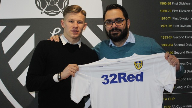 Mateusz Bogusz i Victor Orta, dyrektor sportowy Leeds United FC.