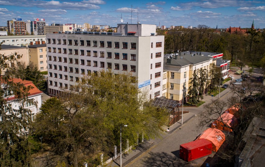 Tak szpital zakaźny w Toruniu prezentuje się z drona.