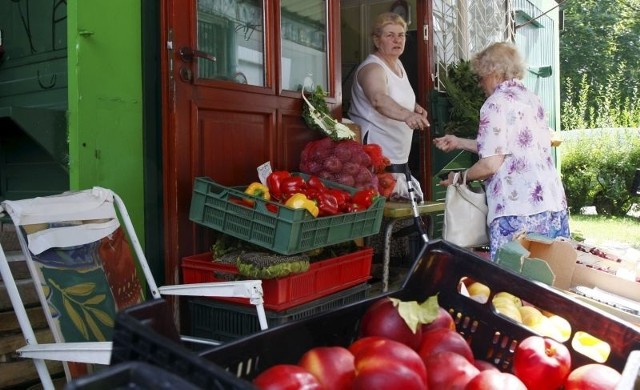 W tym roku polskie owoce i warzywa znacznie straciły na jakości. Dlatego coraz częściej możemy kupić ich odpowiedniki z Hiszpanii. Zdaniem sprzedawców, są trwalsze i smaczniejsze