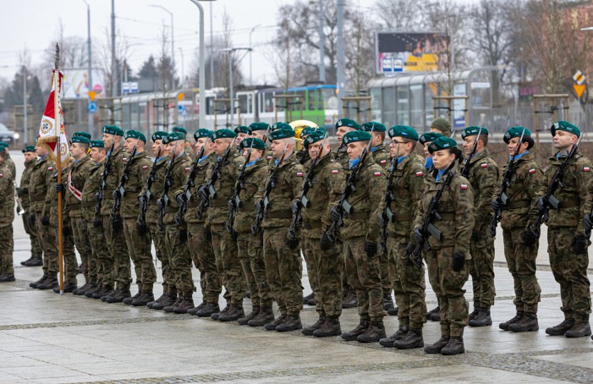 Od dziś stali się żołnierzami. Przysięga ochotników w "Dwunastce"