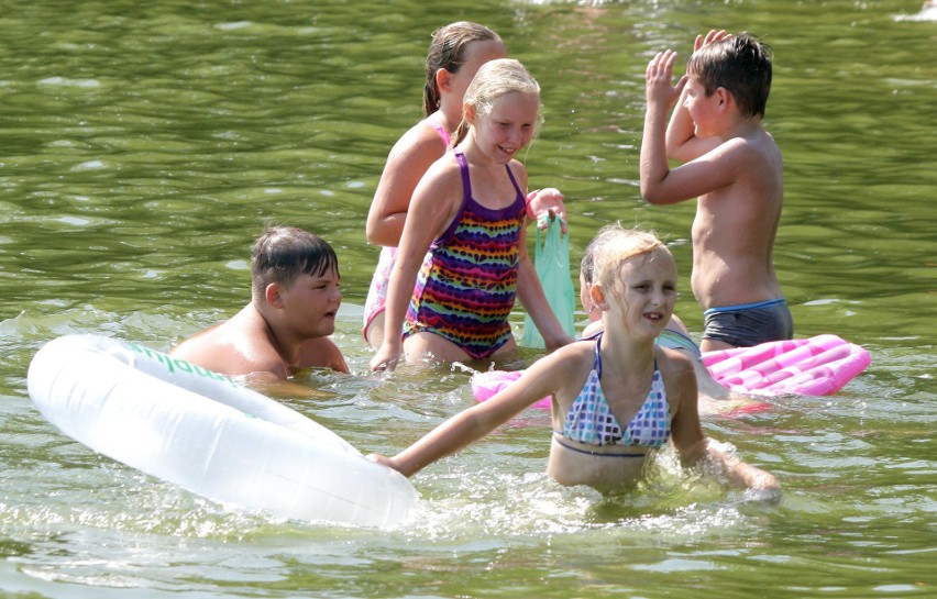 Upały doskwierają także w Grudziądzu. Na Dzikiej Plaży tłumu...