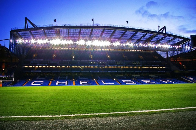 Stadion Stamford Bridge. Dzisiaj zmierzą się tutaj Chelsea i Tottenham. Mecz na żywo o godz. 20.45