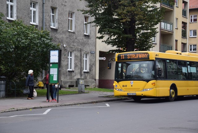 Autobus linii 11 jeździe poza Stargard, przez kilka okolicznych miejscowości, między innymi do Strumian.