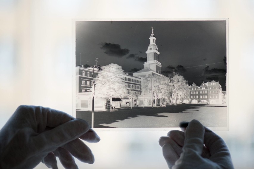 Na Politechnice Wrocławskiej odnawiają stare fotografie z Dolnego Śląska