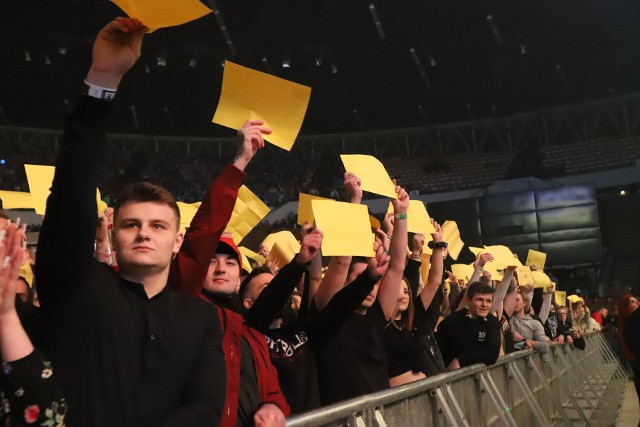 W związku z trwającą od ponad tygodnia wojną na Ukrainie, artyści Sokół, Pezet oraz PRO8L3M a także publiczność nie zapomniała o solidarności z cierpiącymi obywatelami kraju za wschodnią granicą Polski.