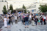 Kraków. Światełko dla sądów - Europo nie odpuszczaj. Demonstracja KOD przed Sądem Okręgowym [ZDJĘCIA]