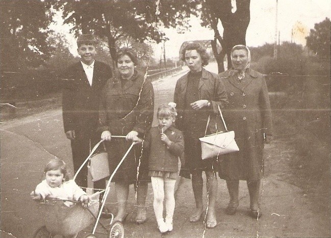 Zdjęcie rodzinne wykonane na ul. Wolności w Słupsku (zapewne...