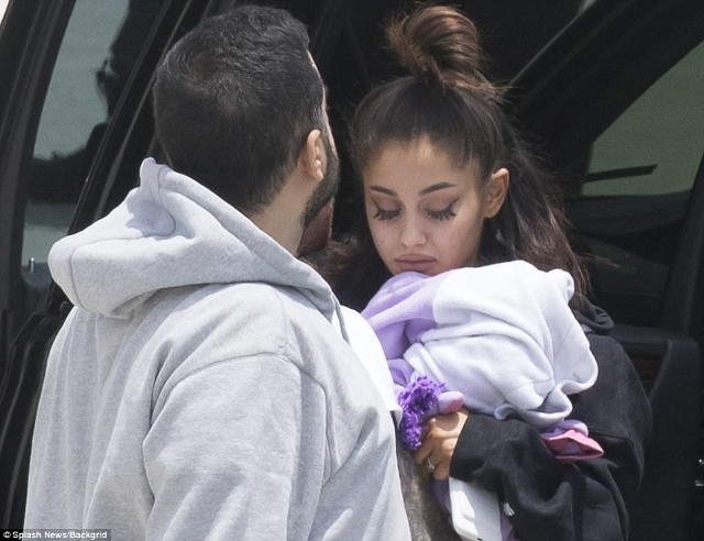 Zamach w Manchesterze: Ariana Grande rozbita. Zapłaci za pogrzeby ofiar?