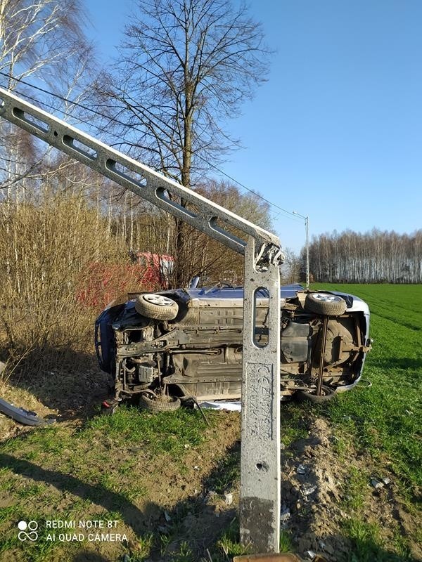 Tragiczny wypadek w powiecie radzyńskim. Nie żyje młody mężczyzna, dwie osoby ranne