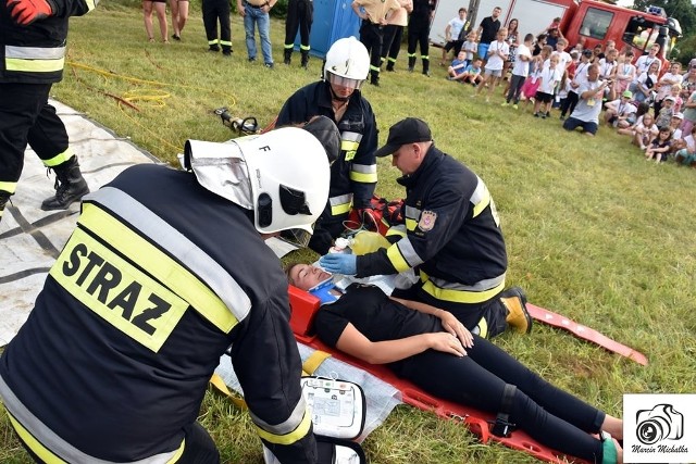 Festyn strażacki w Półcznie. Tłumy mieszkańców i pokazy strażackie.