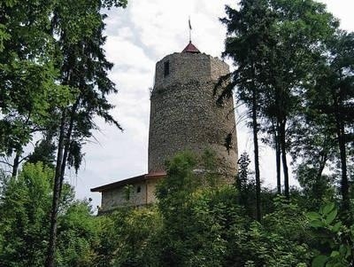 Zamkową basztę widać zewsząd Fot. Artur Aulich