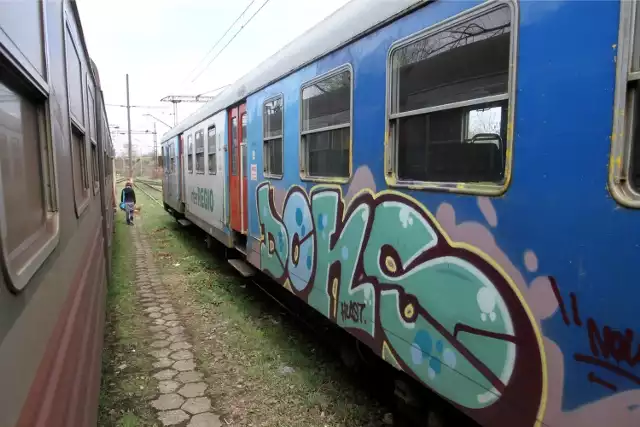 23-latek chciał namalować graffiti na pociągu