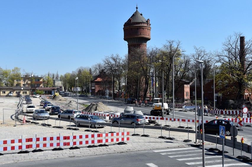 Objazd dla zamkniętego odcinka ul. Oleskiej prowadzi przez...