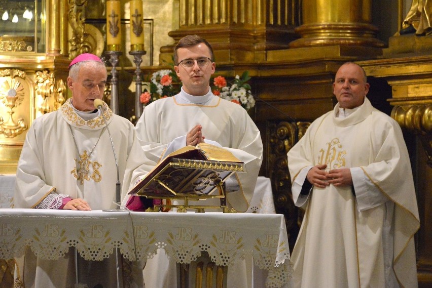 Msza święta w intencji Korony Kielce - przewodniczył jej biskup Florczyk. Piłkarze i trenerzy modlili się o dobrą rundę wiosenną [ZDJĘCIA]