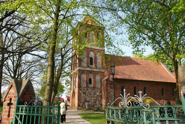 W sobotę turyści dojdą do wsi Pluskowęsy, gdzie wznosi się gotycki kościół św. Jana Chrzciciela