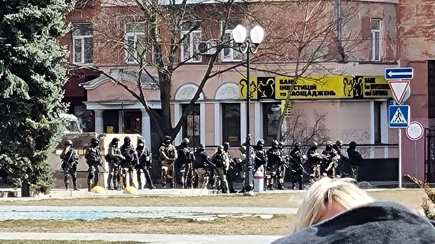 Rosyjskie wojska na ulicach Chersonia
