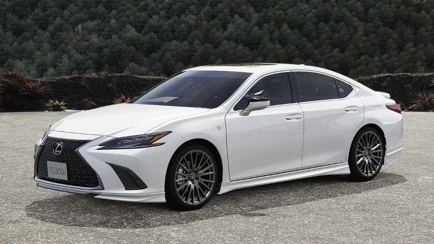 Lexus ES...