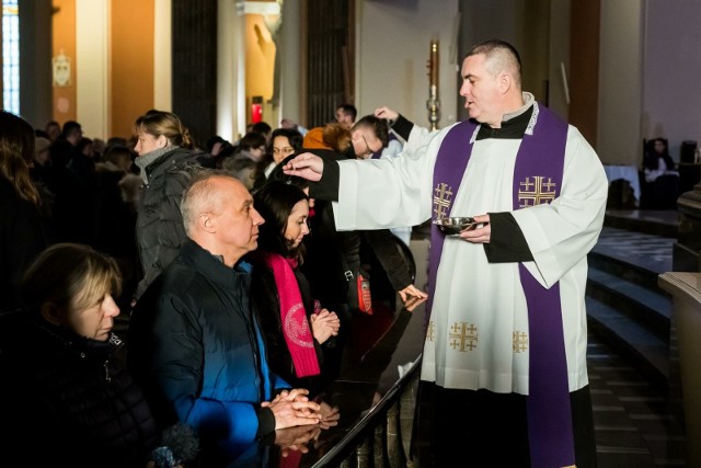 W bydgoskiej bazylice, podobnie jak w innych parafiach diecezji bydgoskiej, w Środę Popielcową podczas mszy świętych - po kazaniu - księża na znak pokuty posypują głowy wiernych popiołem.