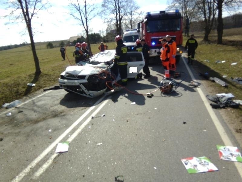 Zielonka: Tragiczny wypadek na DK 58. Nie żyje kierowca skody (zdjęcia)