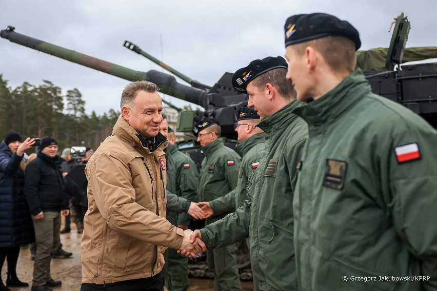 Prezydent Andrzej Duda zaapelował, by działać spokojnie i...