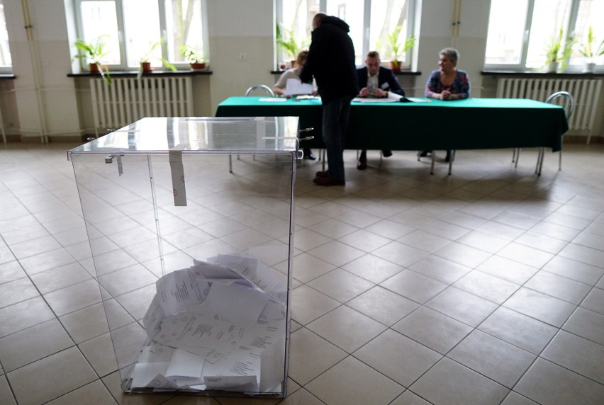 Wybory do rad dzielnic Lublina. Można oddać swój głos jeszcze do godziny 20! [ZDJĘCIA]