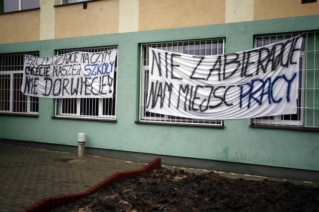 Nauczyciele "Agrotechnika&#8221; w Radomiu wciąż protestują przeciwko wygaszaniu szkoły.