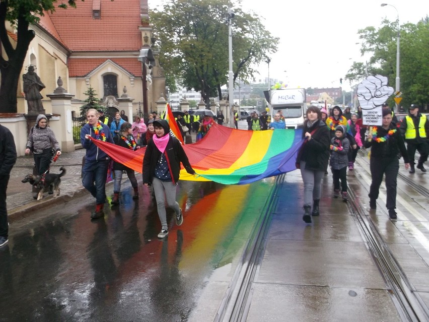 Marsz "Wrocław dla wszystkich bez nienawiści". Szli też narodowcy (ZDJĘCIA)