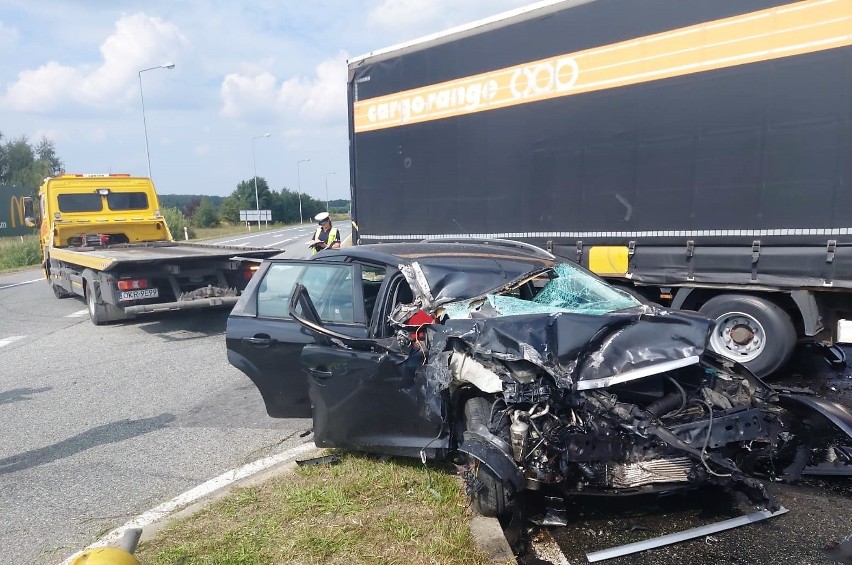 Wypadek w Krapkowicach. Kierowca ciężarowego mana wymusił...